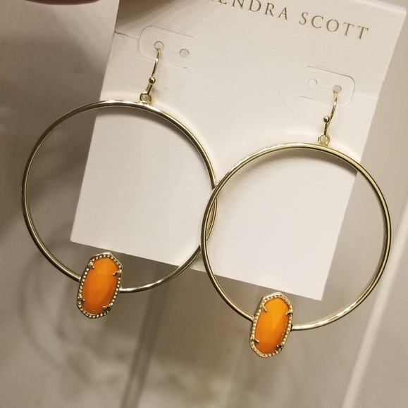 NWT KENDRA SCOTT BRIGHT ORANGE ELORA HOOP EARRINGS GOLD - Picture 3 of 4